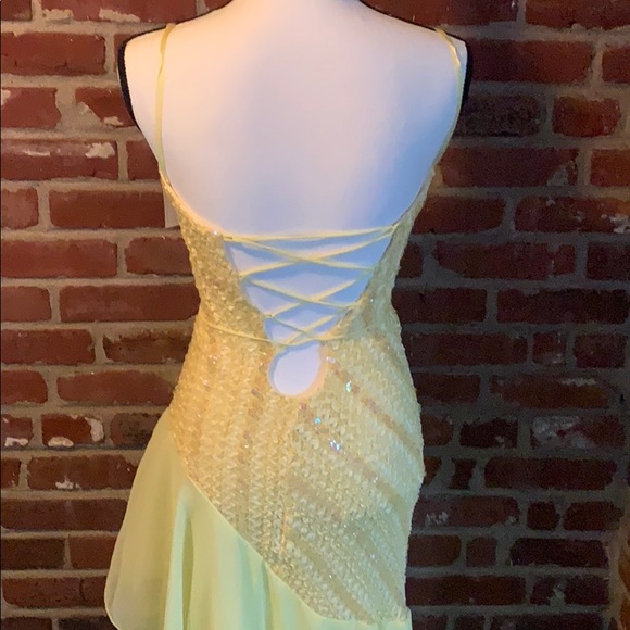 Yellow prom dress - Picture 2 of 3